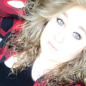 Meet your Posher, Kayla